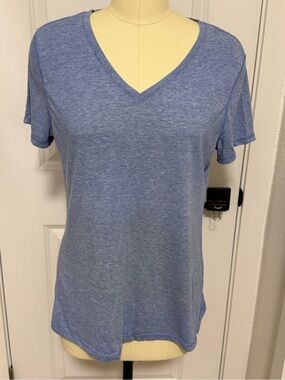 XL Classic V-Neck Tee in Heather Blue - Good Condition